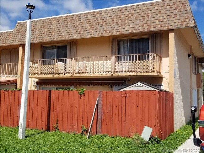 Building Photo - 820 SW 129th Pl