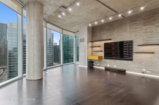 Building Photo - 600 N Fairbanks Ct