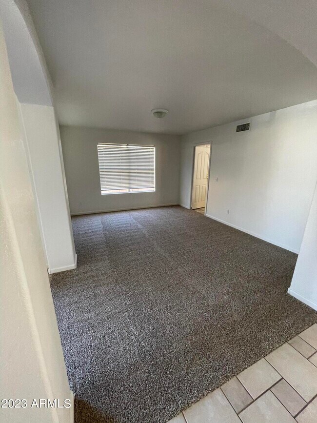 Foto del edificio - 1345 E Spur Ave