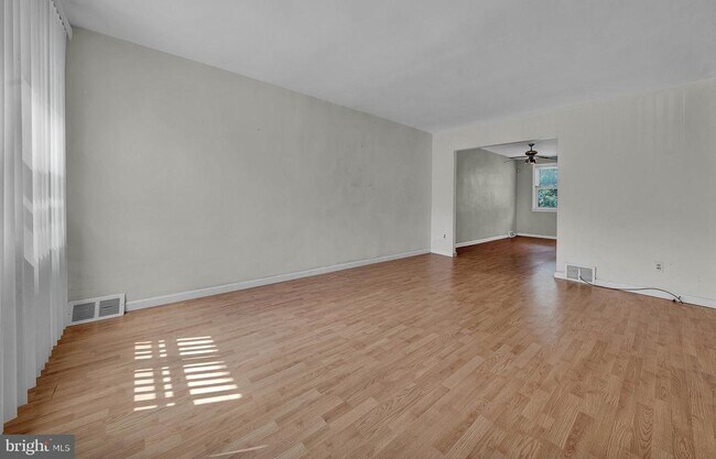 Foto del edificio - 539 E Basin St