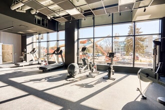 Building Photo - Luxo