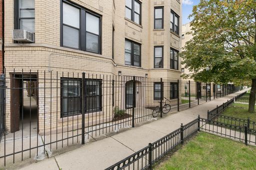 Primary Photo - 3641 W Dickens Ave