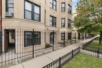 Building Photo - 3639 W Dickens Ave