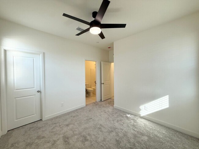 Foto del edificio - MOVE-IN SPECIAL! BRAND-NEW SUMMERLIN 3BD/3.5BA!