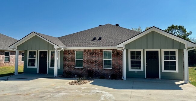 Building Photo - 402 Lake Lamond Rd
