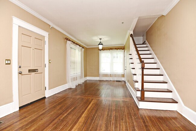 Building Photo - 416 Hillcrest St