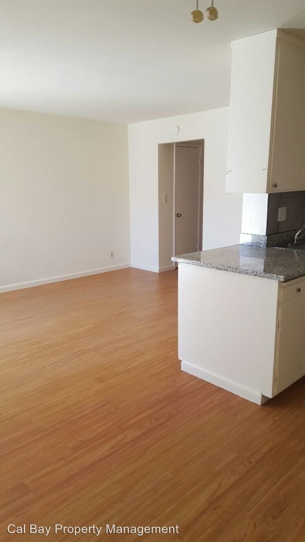 Foto del edificio - 1 br, 1 bath Apartment - 923 Tamarack Lane
