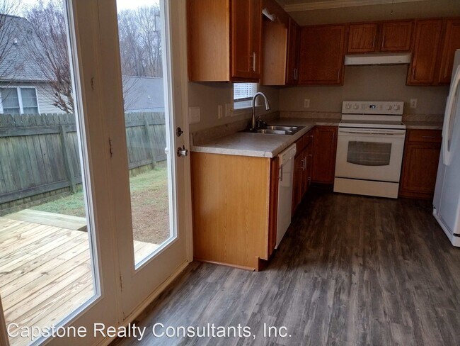 Building Photo - 3 br, 2 bath House - 110 Sir Charles Ct.