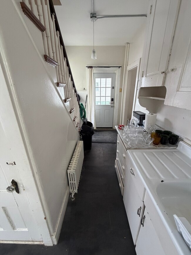 Entrance with private porch - 50 Silver St