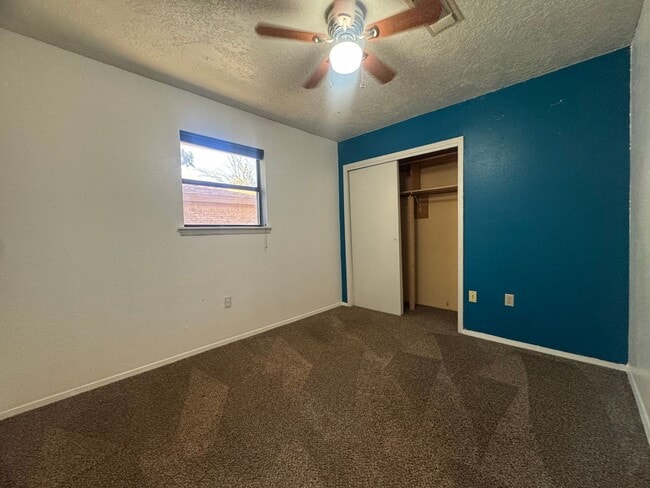 Building Photo - 836 Agate Rd