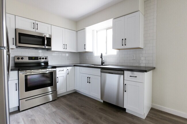 Photo - 85 W Willetta St Apartments