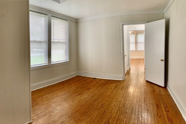 Building Photo - 290 Sunset Dr