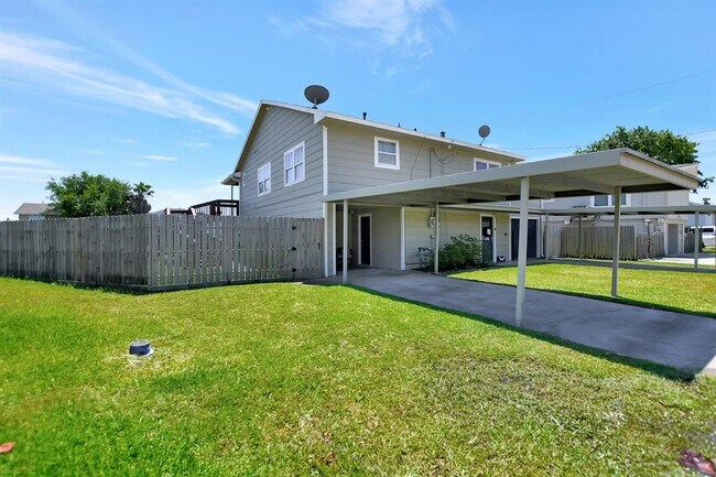 Building Photo - 104 Tarpon St