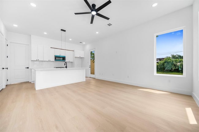 Foto del edificio - 4657 Phlox St