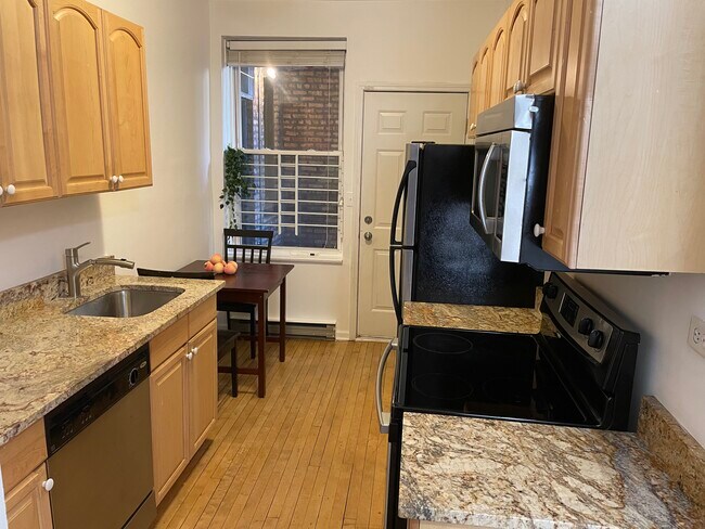 3E - 506 W Deming Pl