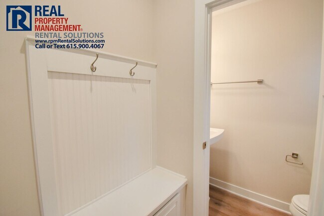 Foto del edificio - Gorgeous 3 bedroom home with office/den, t...