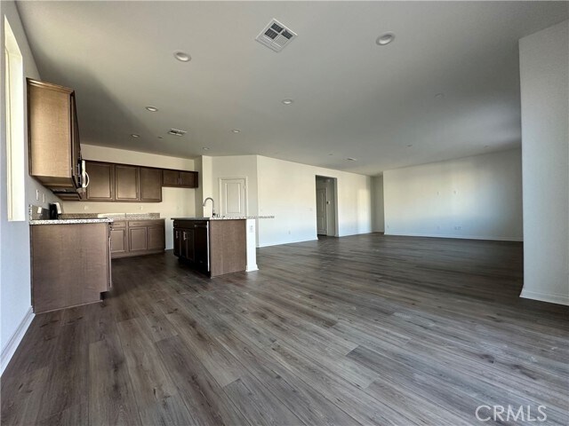 Foto del edificio - 4536 Bandon Ave