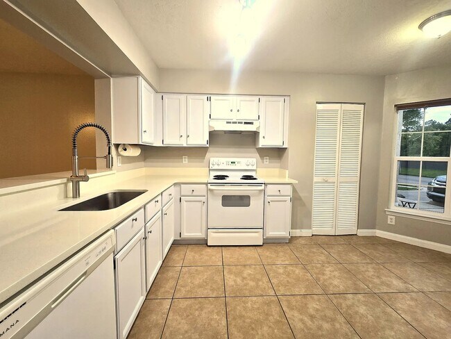 Building Photo - 4526 Brook Hollow Cir