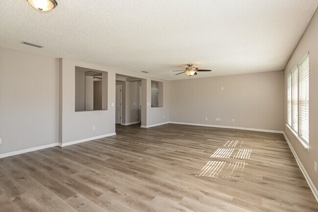 Foto del edificio - 9016 Redtail Dr