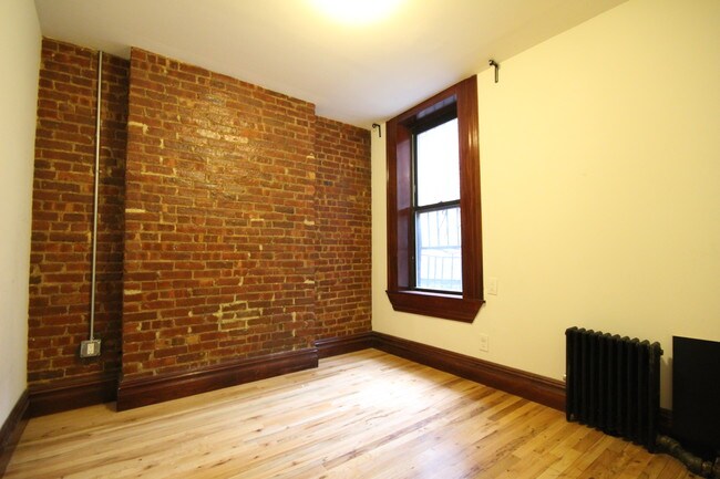 Building Photo - 112 E 97th St