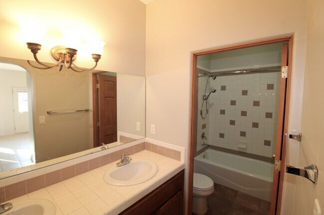 Building Photo - 6646 Jaguar Rd