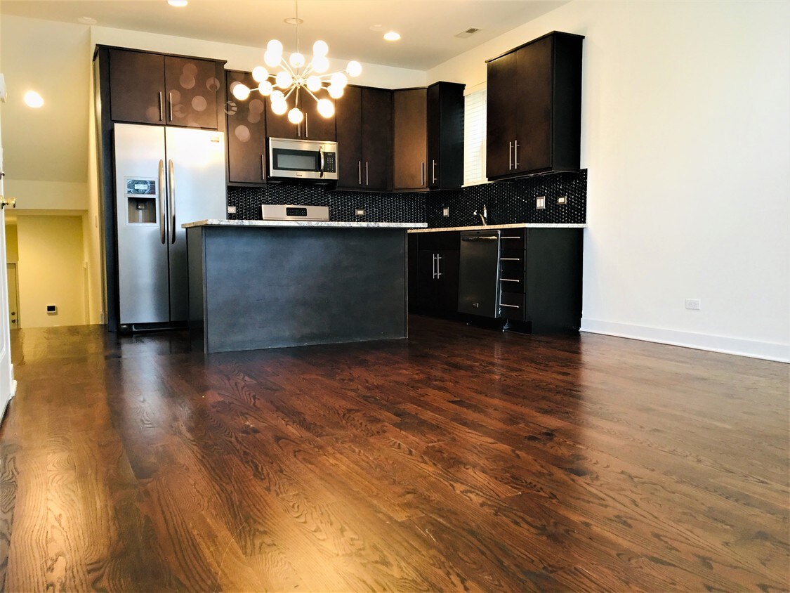 Foto principal - 3648 W Montrose Ave