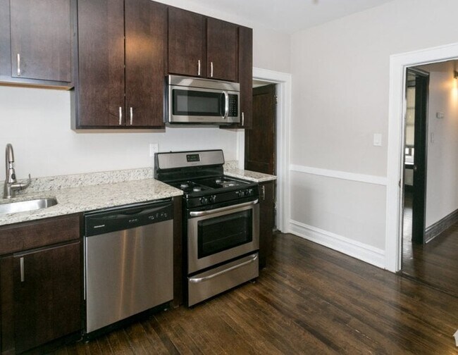 Foto del edificio - 3825 N Drake Ave