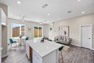 Building Photo - 853 Prosper St