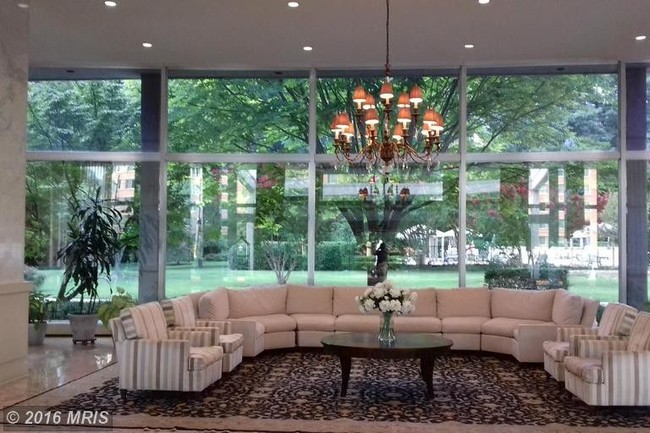 Foto del edificio - 4201 Cathedral Ave NW
