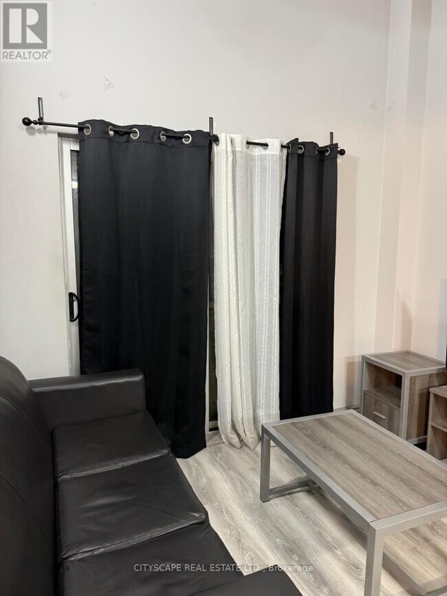 Building Photo - 275 Larch St