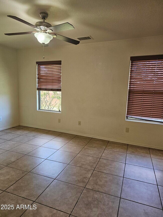 Foto del edificio - 5276 Cedar Springs Dr