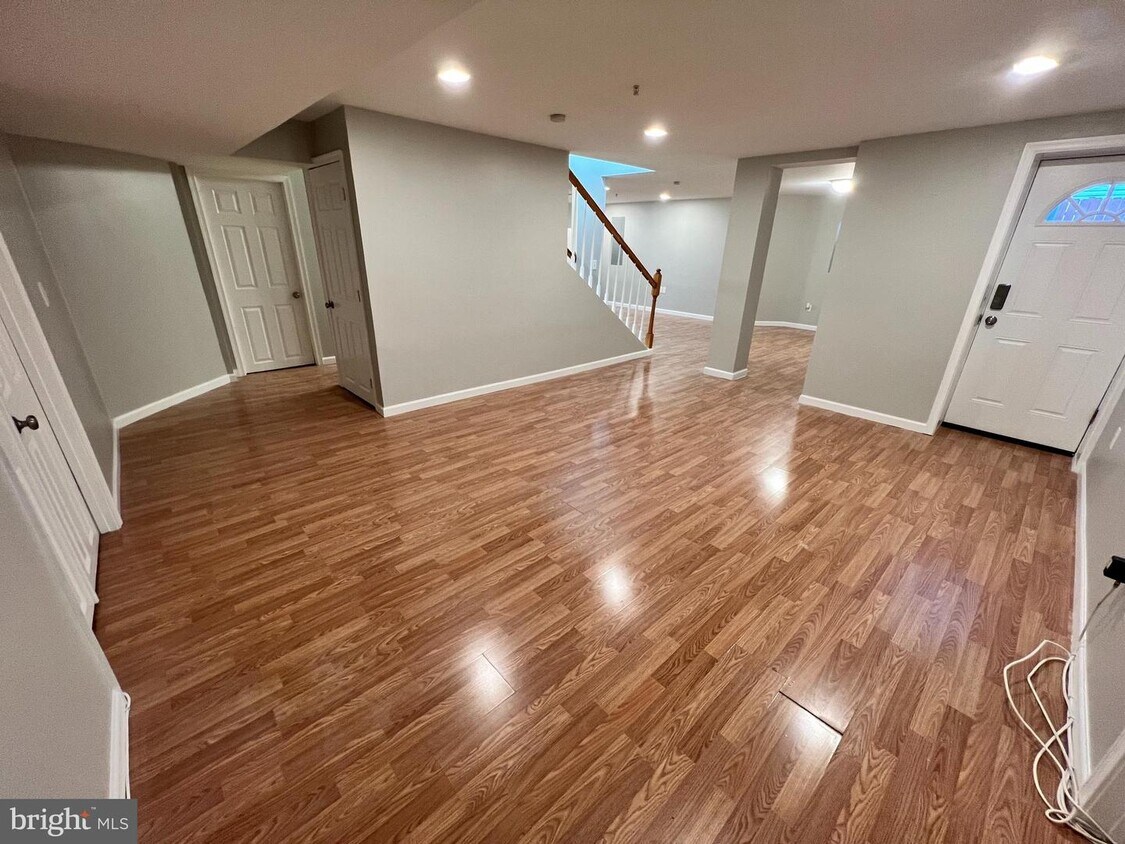 Foto del edificio - 9615 Huxley Dr