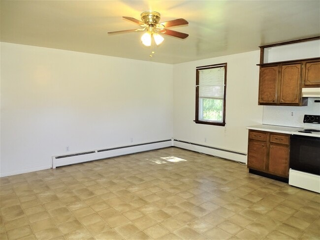 Building Photo - 267 E Main St