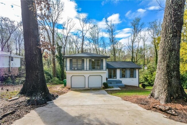 Building Photo - 643 Navarre Dr