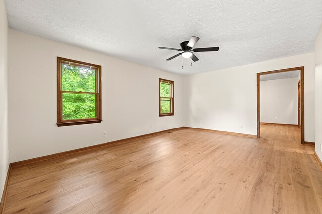 Building Photo - 105 McWhirter Pl