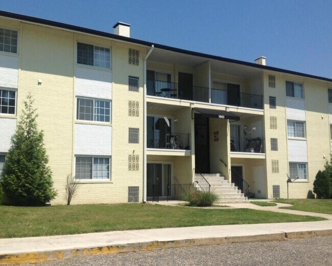 Foto del edificio - Portfolio of 8 Residential Condos