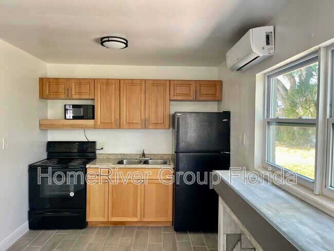 Foto del edificio - 4421 N Clark Ave