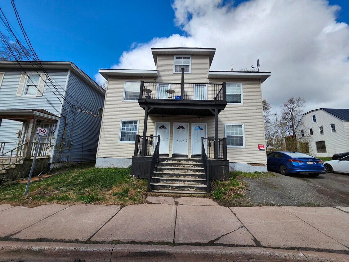 Primary Photo - 260 Robinson St