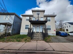 Building Photo - 260 Robinson St