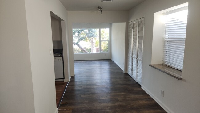 Building Photo - 3548 Military Ave