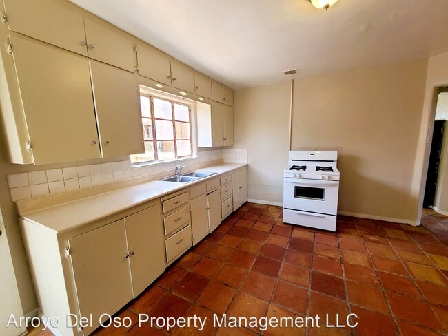 Building Photo - 2 br, 1 bath House - 542 Alvarado Drive SE