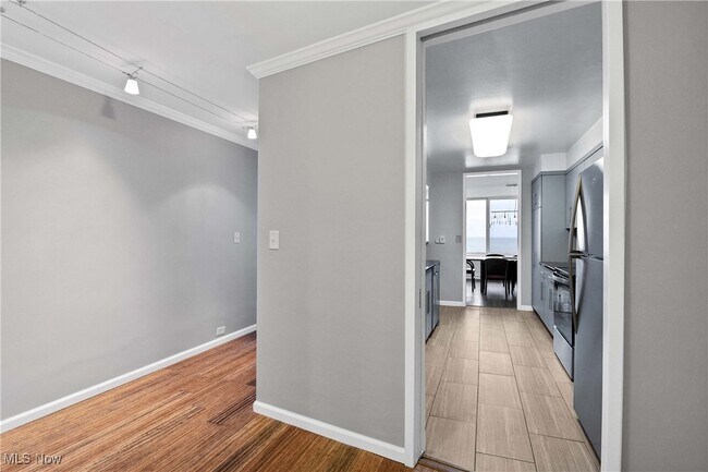 Foto del edificio - 12700 Lake Ave