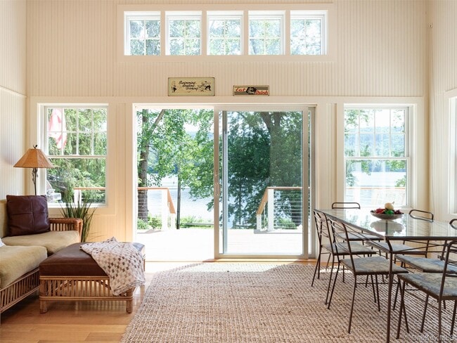 Building Photo - 121 Queechy Lake Dr