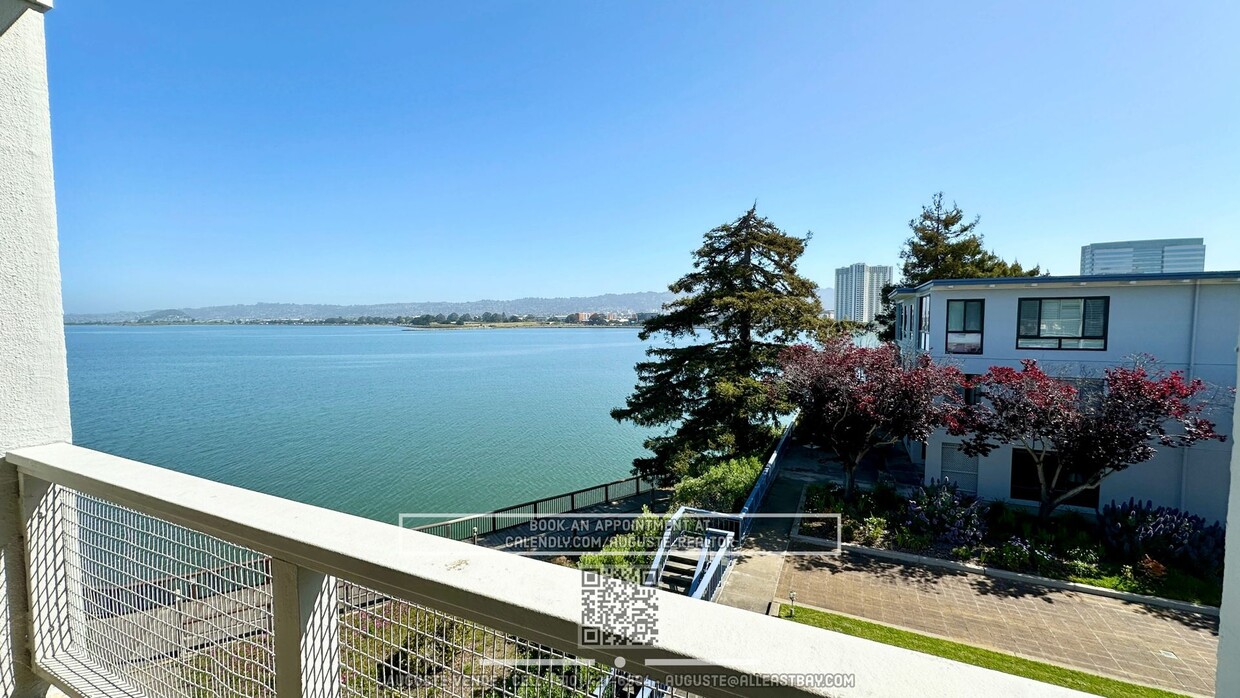 Primary Photo - Entirely Remodeled Top-Floor Water-View Mo...