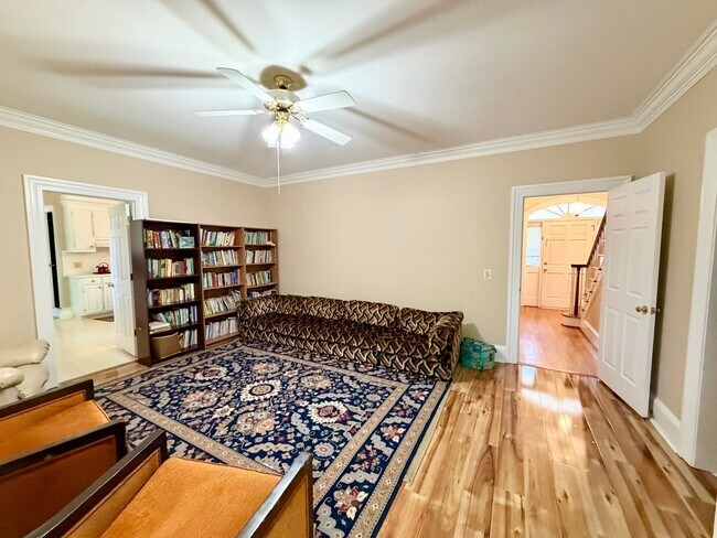 Foto del edificio - 525 Meadow Brook Dr