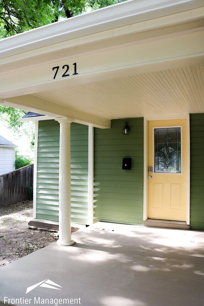 Foto del edificio - Recently Remodeled 3 Bedroom Farm Style Home!