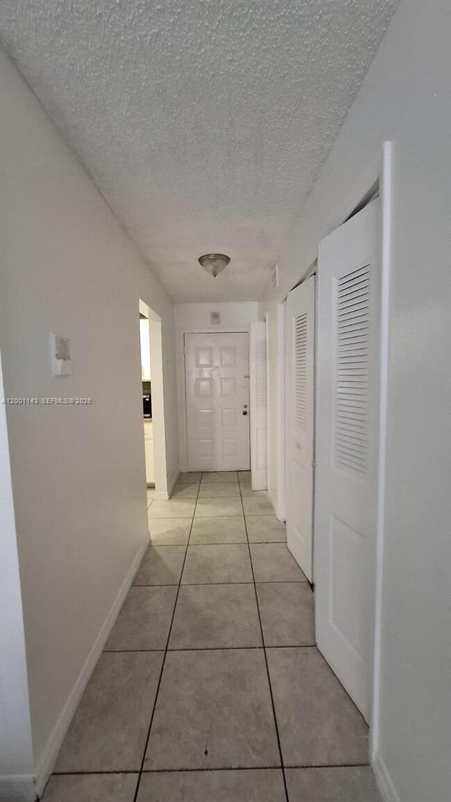 Foto del edificio - 6950 Miami Gardens Dr