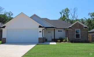 Building Photo - 2102 Gavin Dr