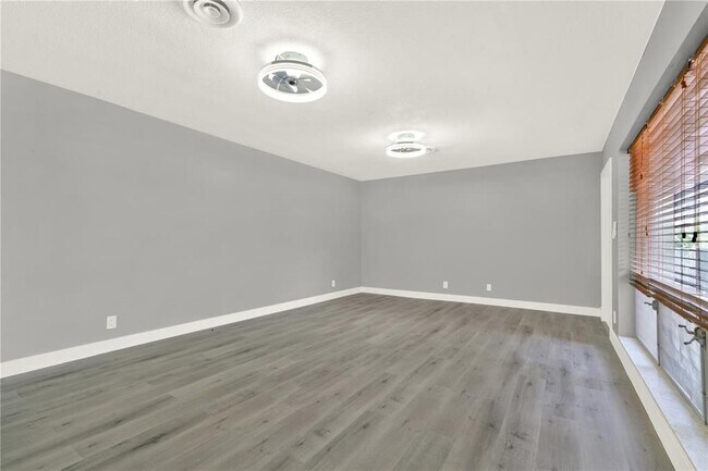 Foto del edificio - 2864 NE 32nd St