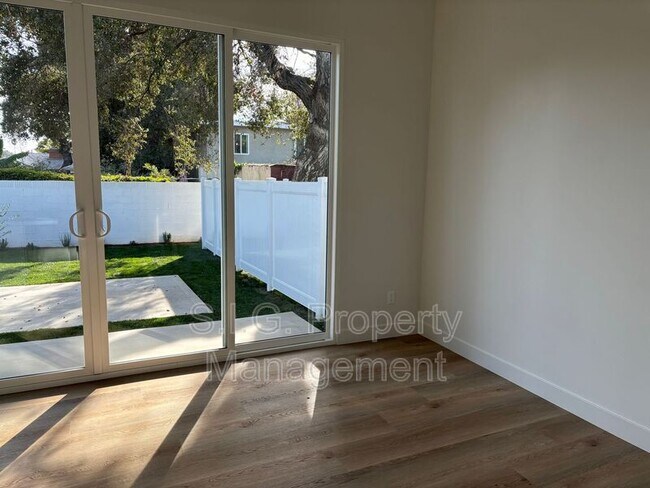 Foto del edificio - 248-250 W. Howard St